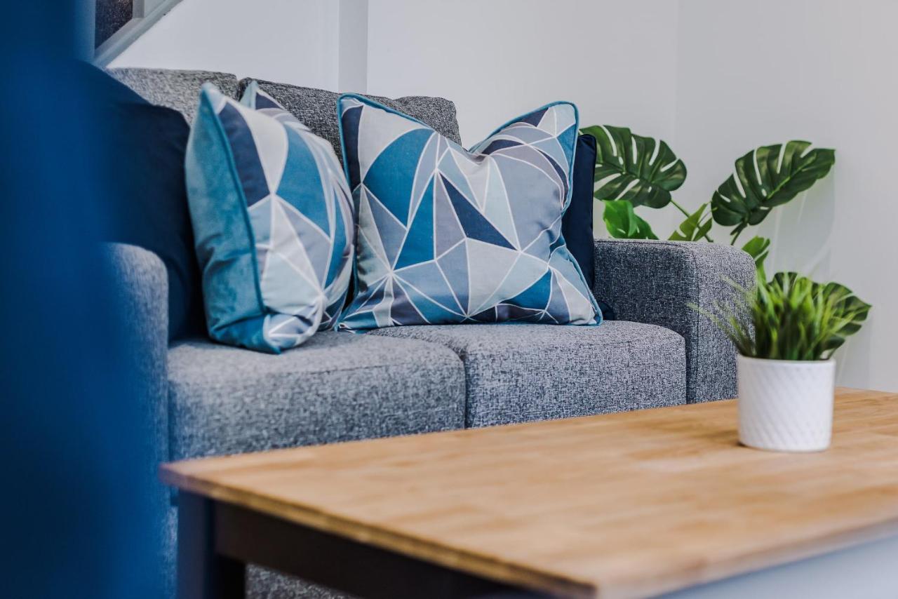Host & - The Roscoe Coach House *